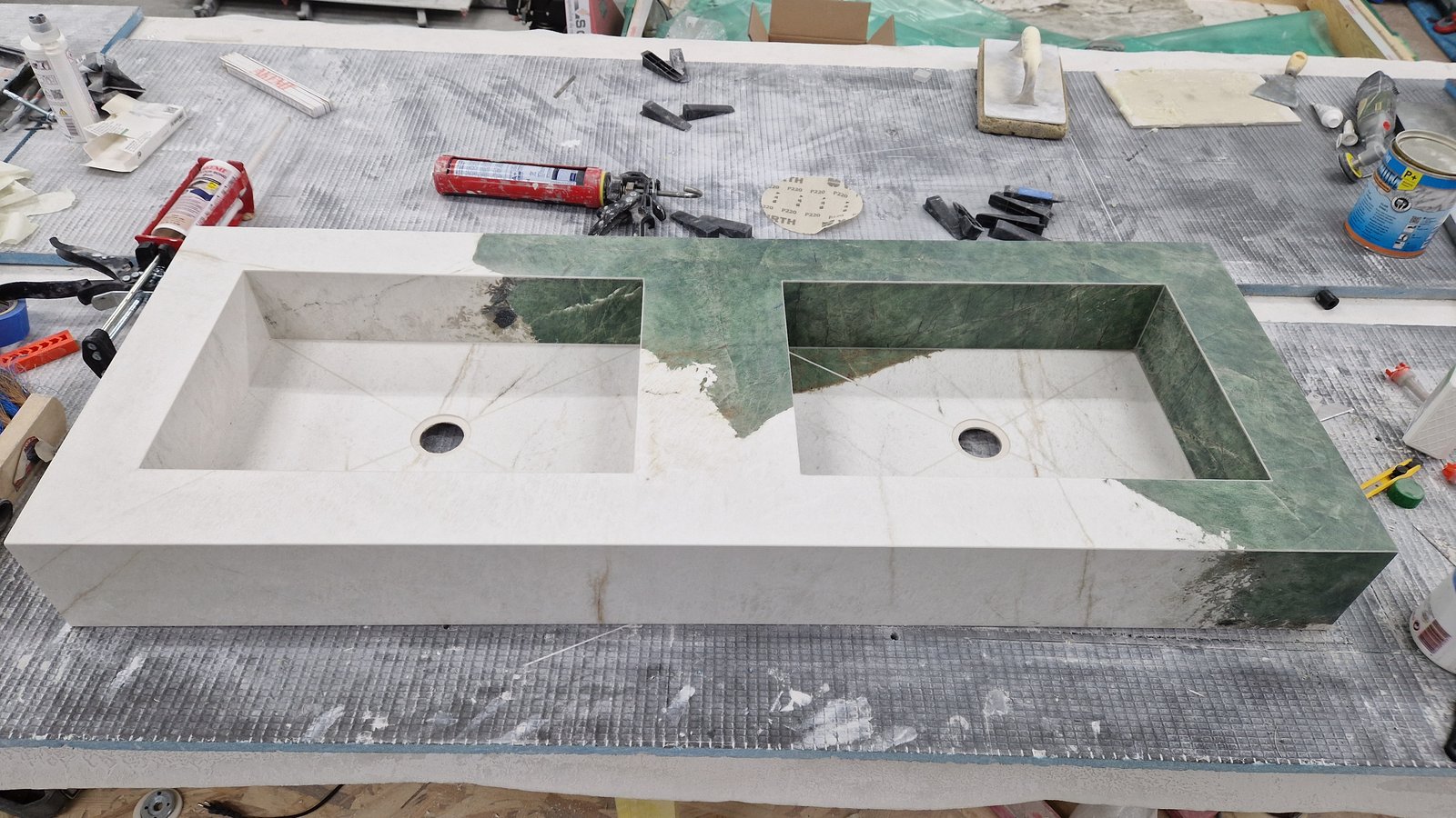 Double vasque en grès cérame effet travertin gris et vert